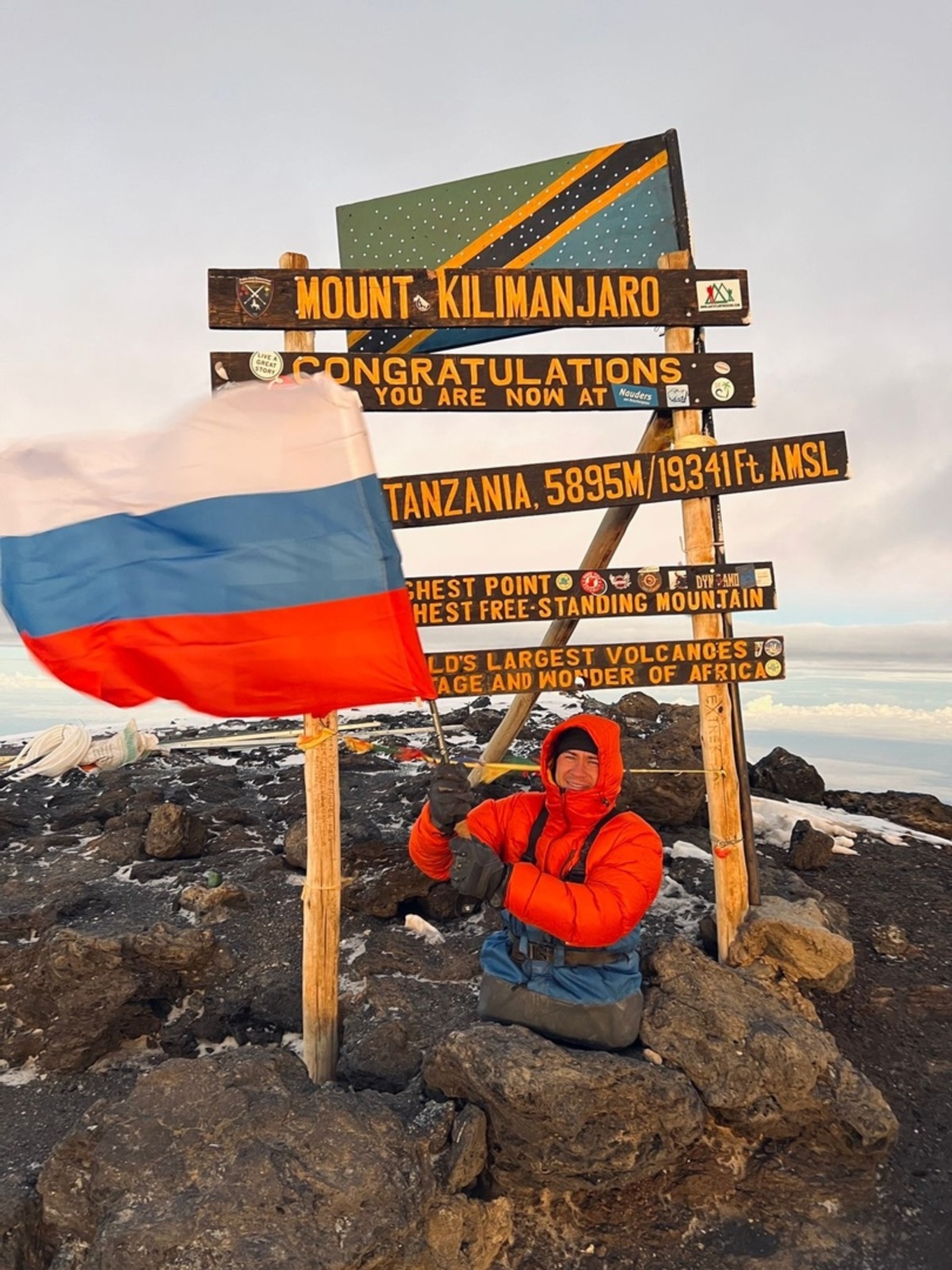 Рустам Набиев без ног добрался до вершины Килиманджаро!