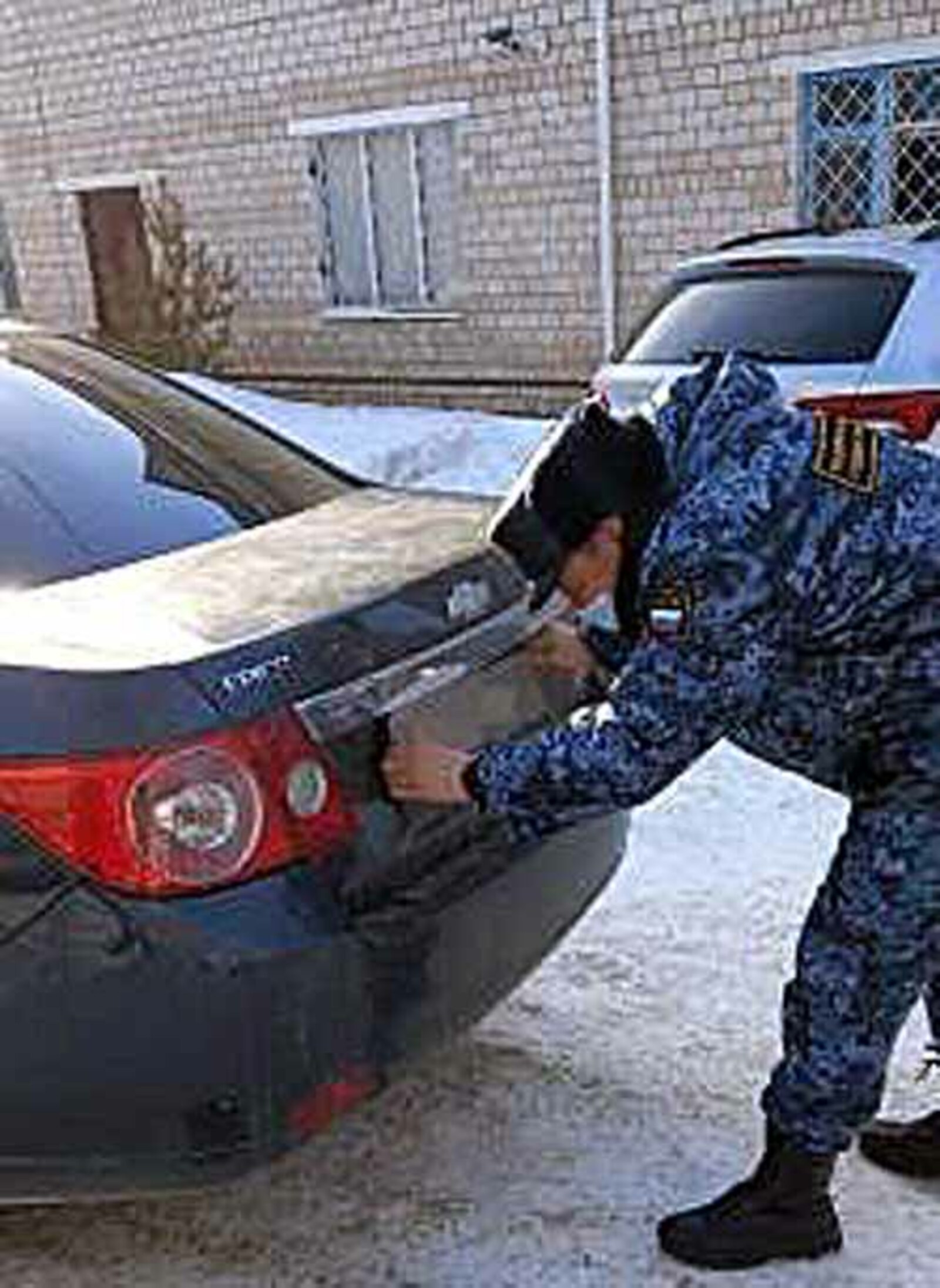 В Башкирии алиментщик погасил долг после ареста его автомобиля