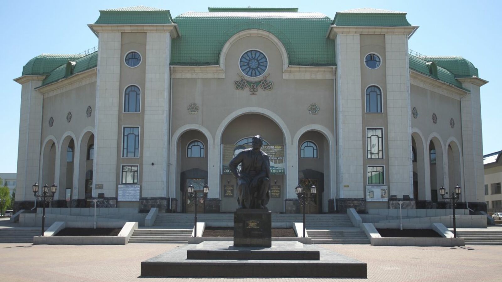 Олег Яровиков