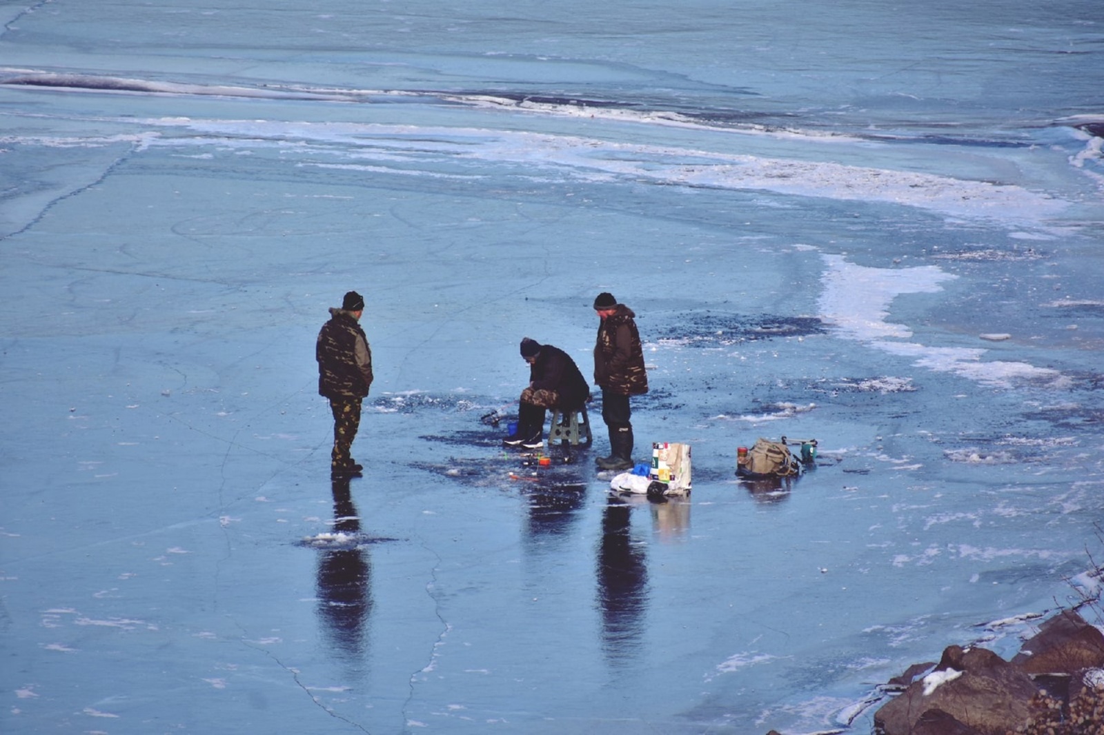 В Уфимском районе любителей зимней рыбалки предупреждают об опасности тонкого льда
