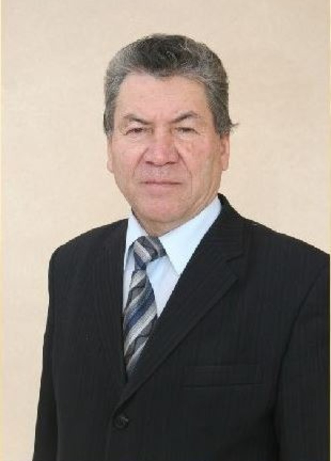 Алмас Акманов