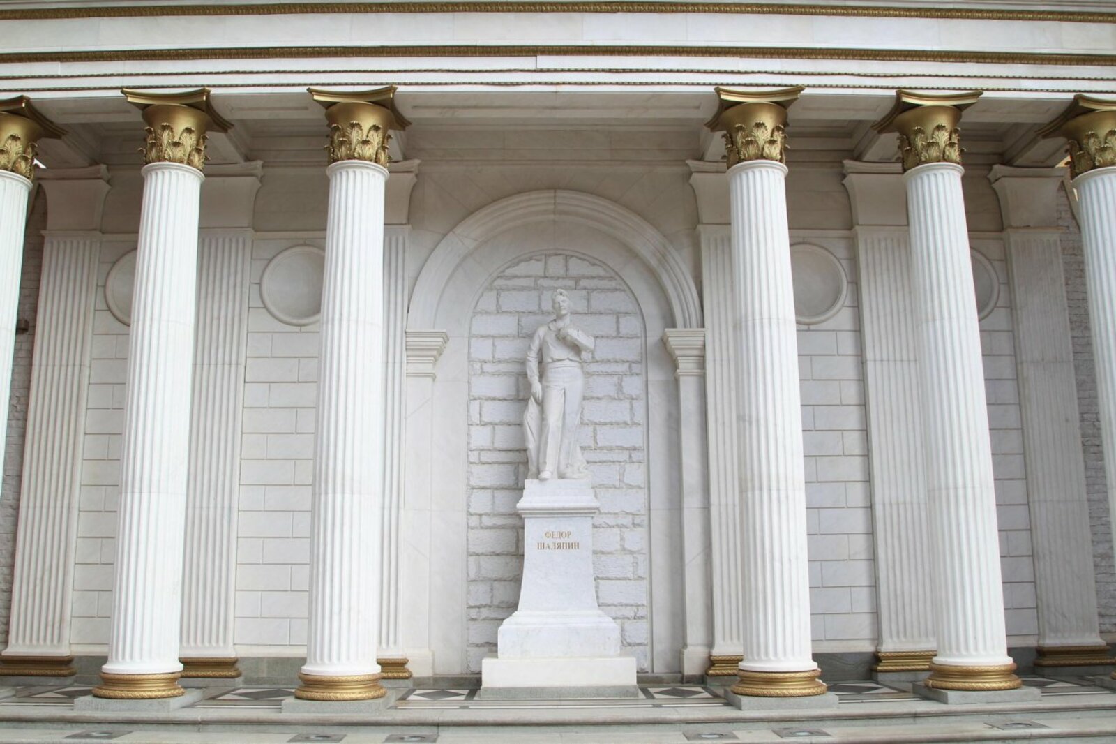 Олег Яровиков