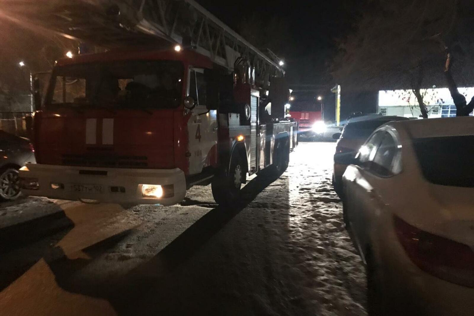 автор