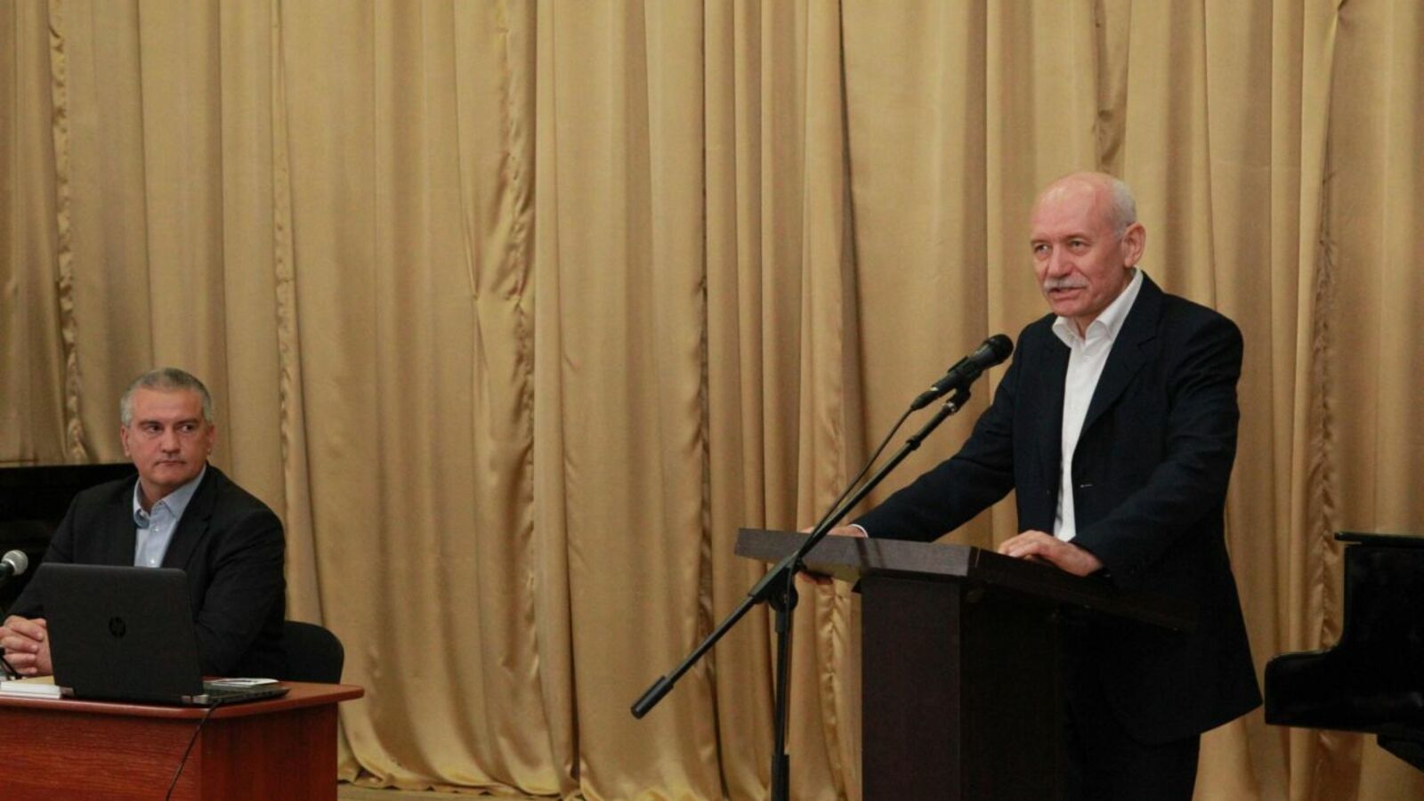 Олег Яровиков