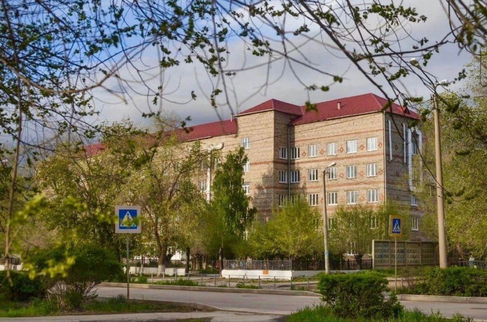 страница Алмаса Мурзабаева во ВКонтакте