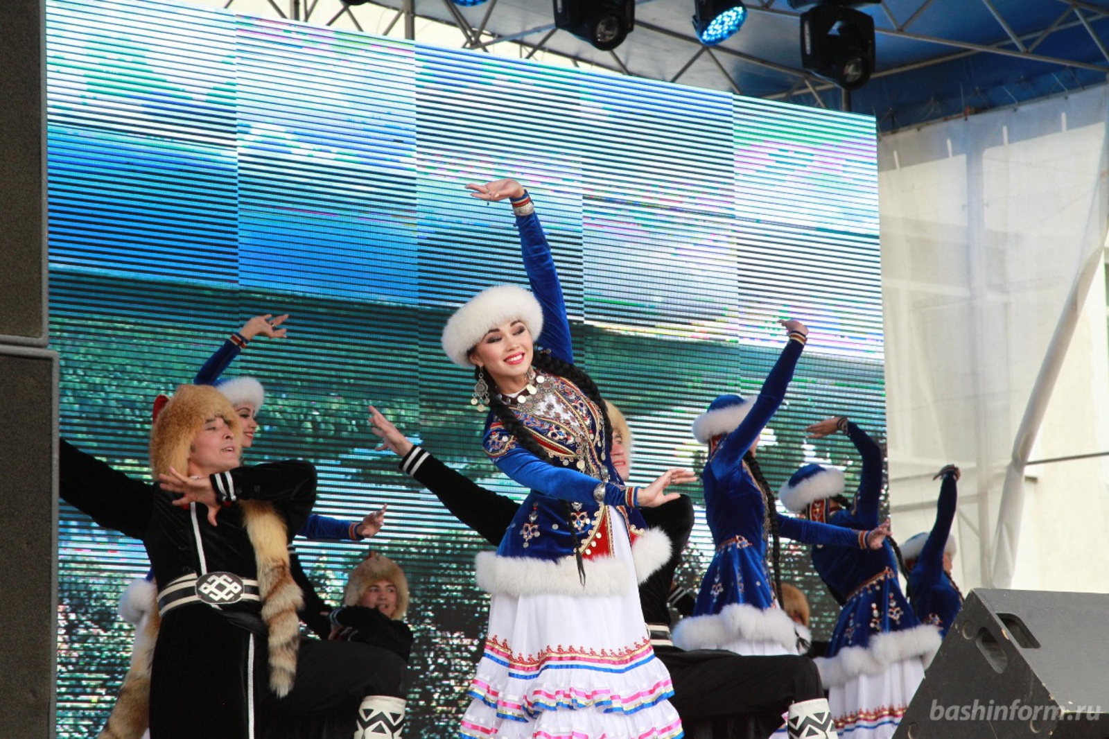 Олег Яровиков