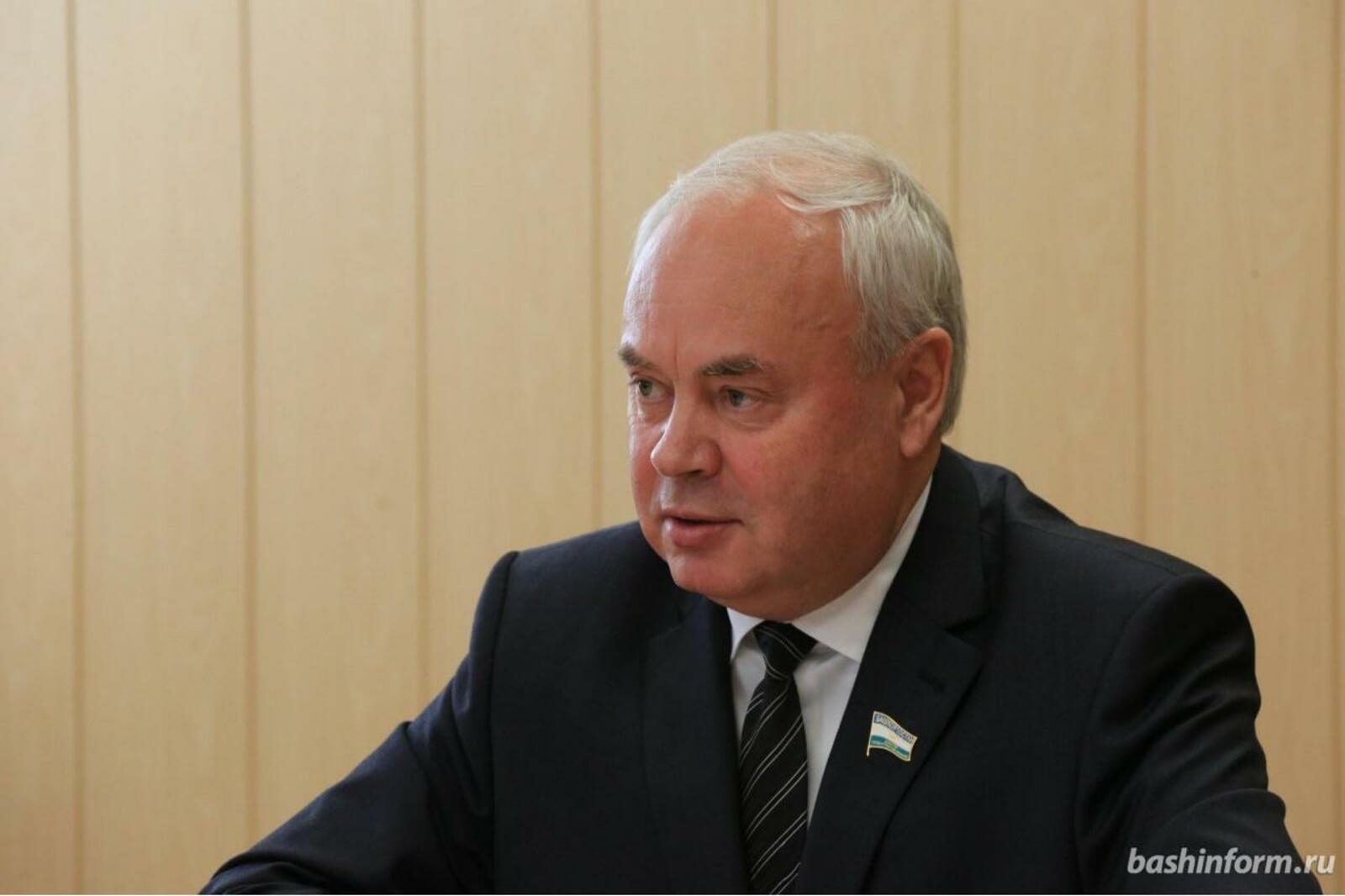 Андрей Старостин