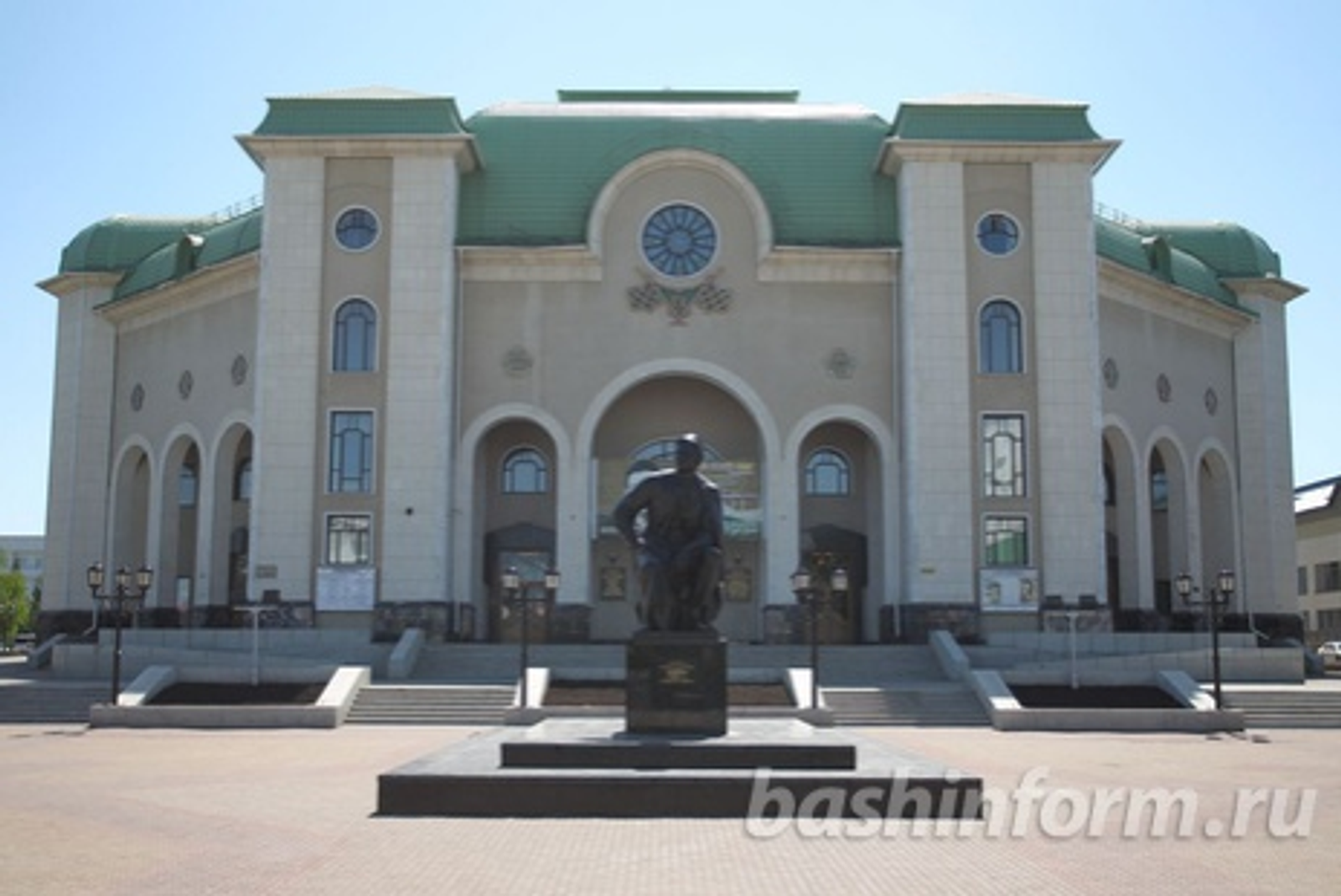 Олег Яровиков