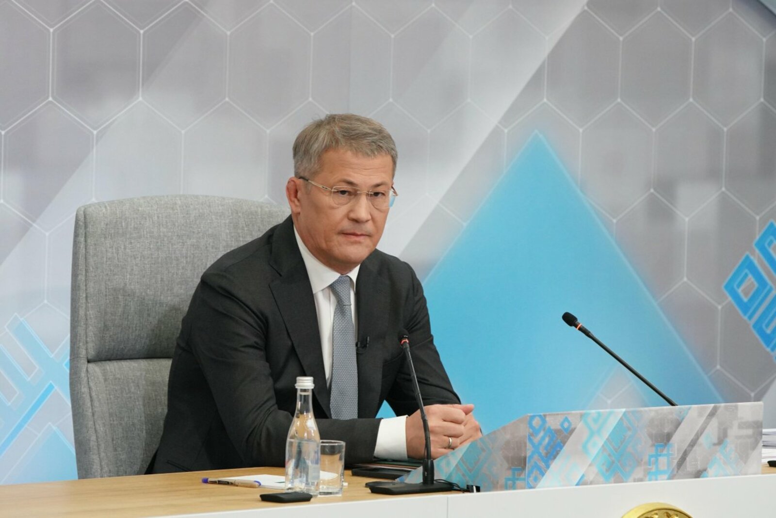 Олег Яровиков