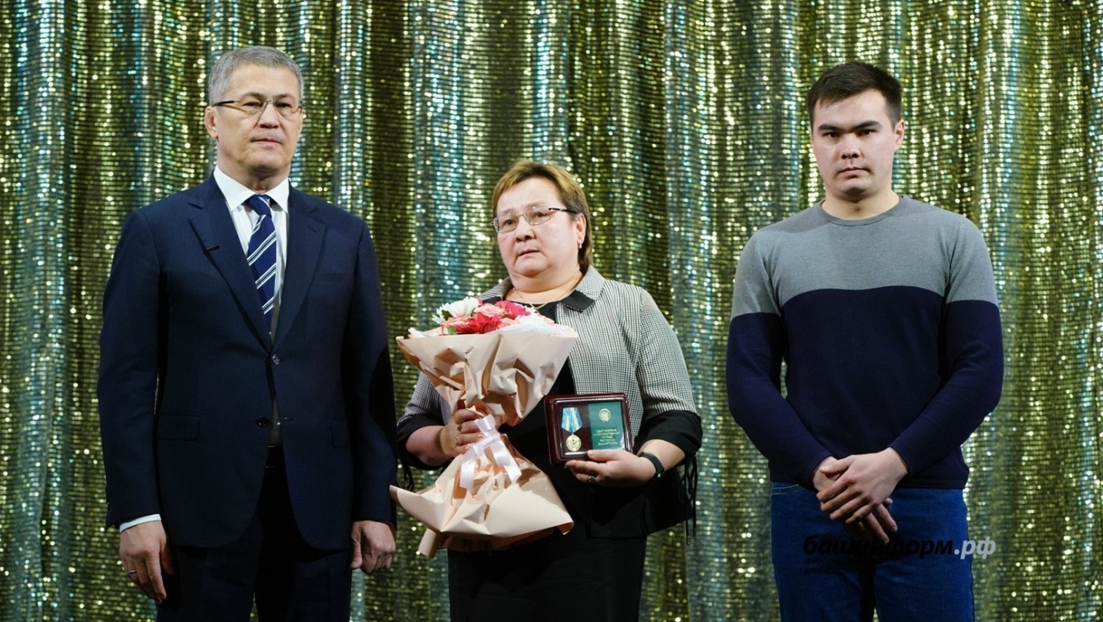 В Уфе мама героя России Тамерлана Ильгамова, погибшего во время СВО, награждена государственной наградой