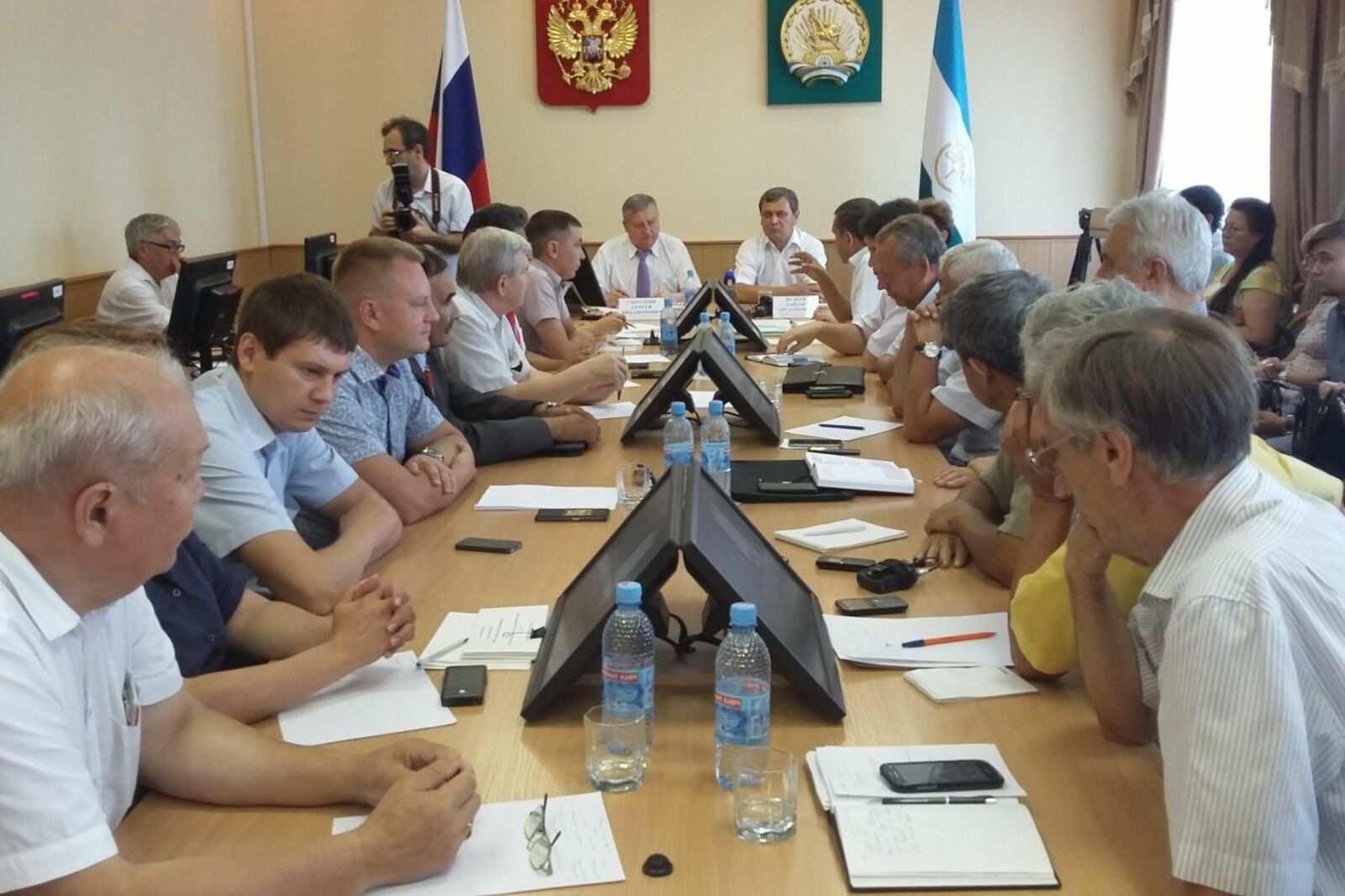 автор