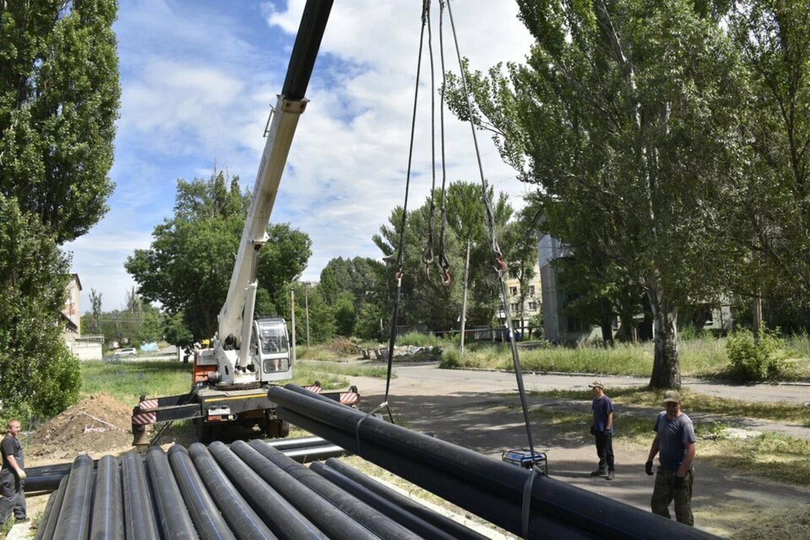 Коммунальщики Башкирии восстановили участок водовода в Красном Луче в Донбассе