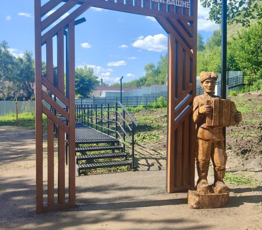 На одной из троп «Уфимского ожерелья» появился гармонист