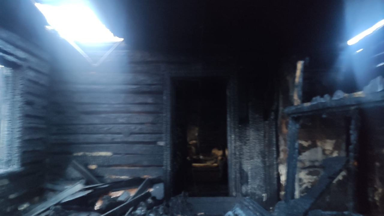 На пепелище дома в селе Башкирии обнаружено тело мужчины