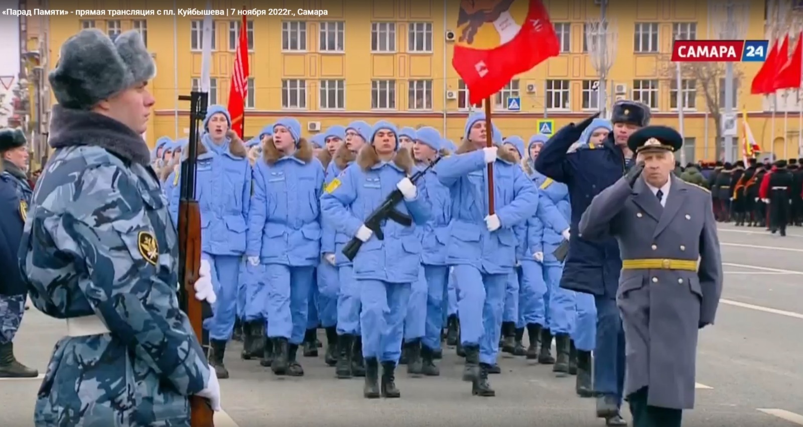 Уфимские кадеты прошли торжественным маршем на параде в Самаре