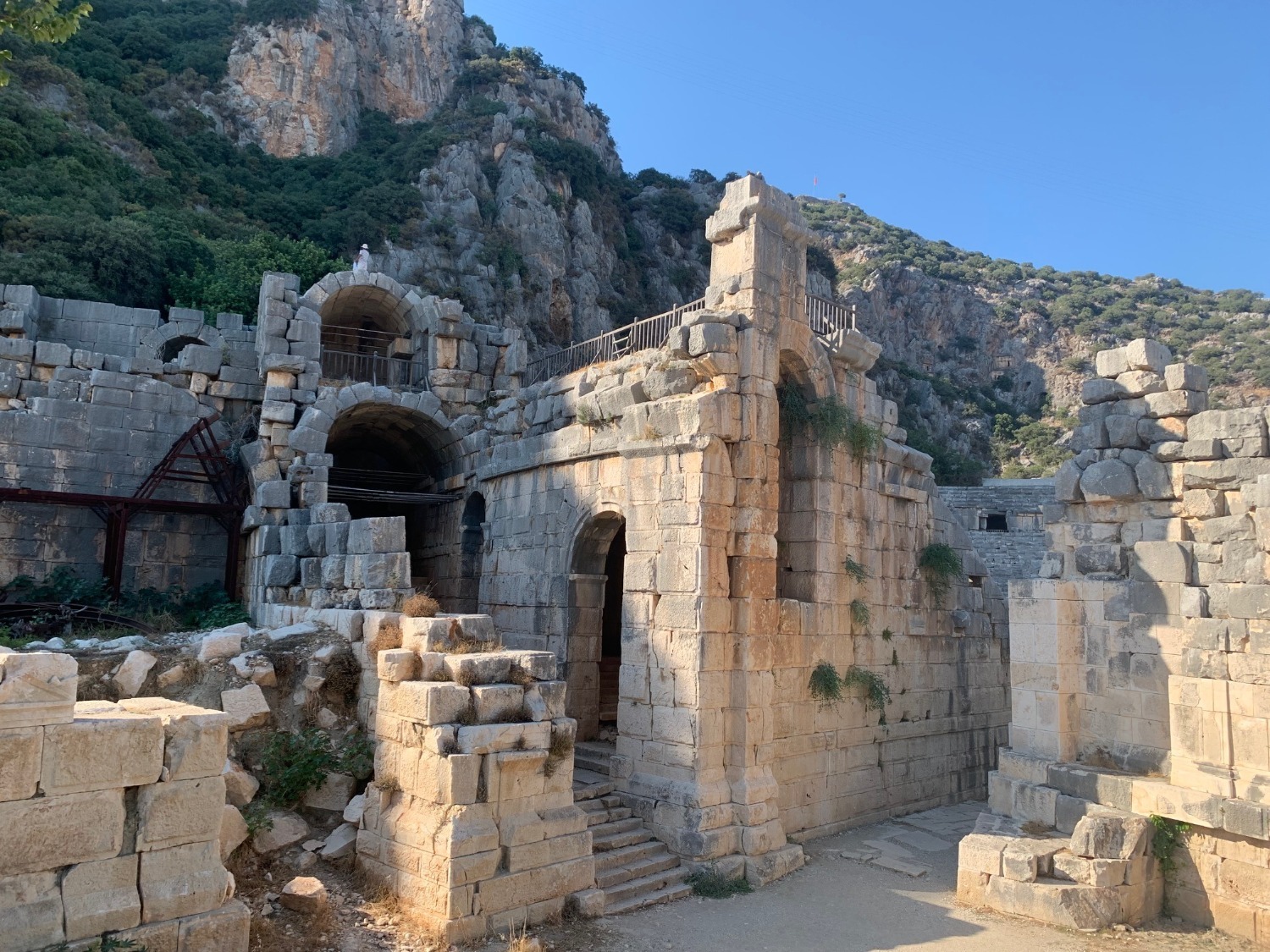 автор  Каменный театр.