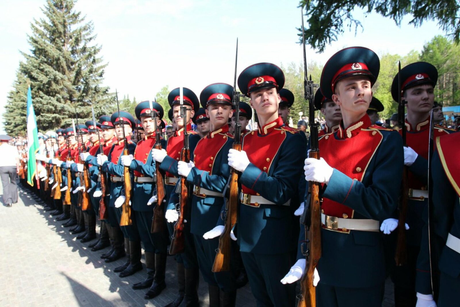 Олег Яровиков