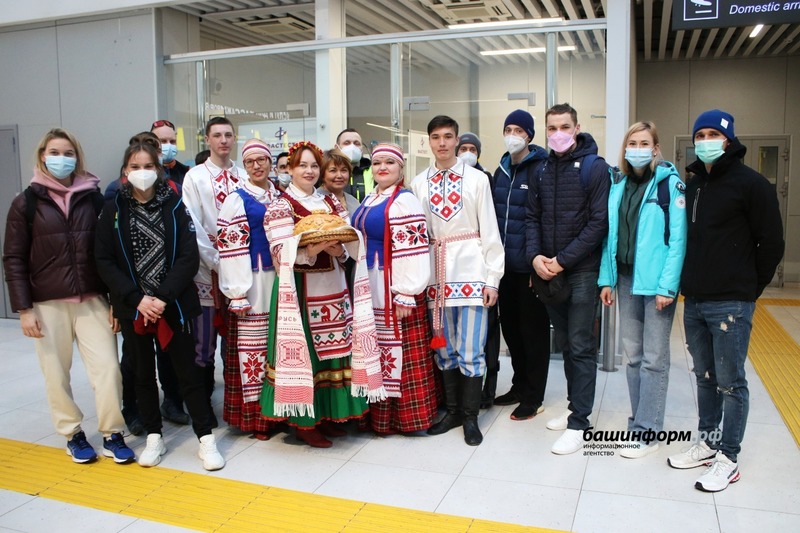 В Башкирии с караваем встретили белорусских биатлонистов