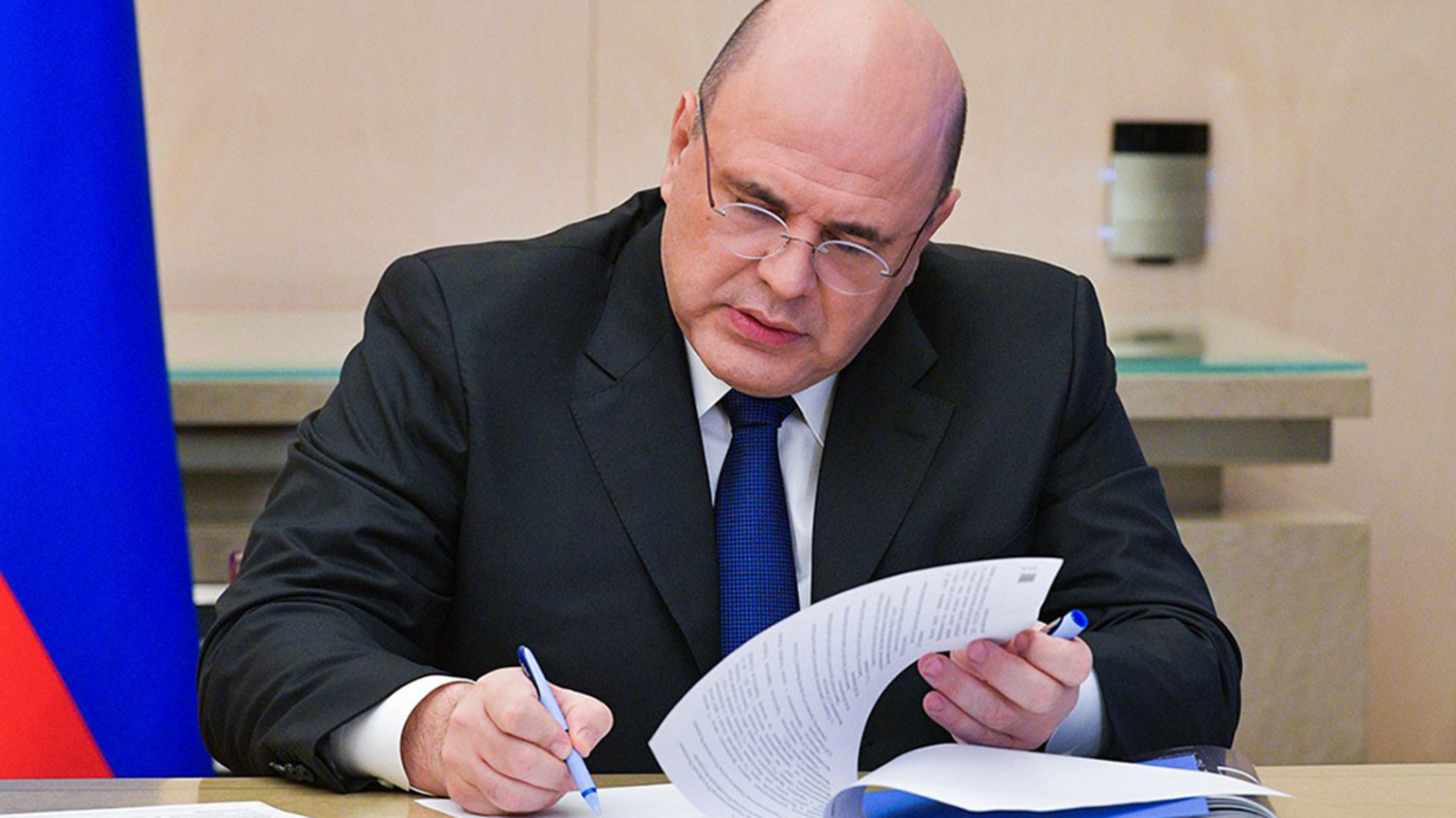 Глава Правительства России подписал указ об индексации пенсий и МРОТ