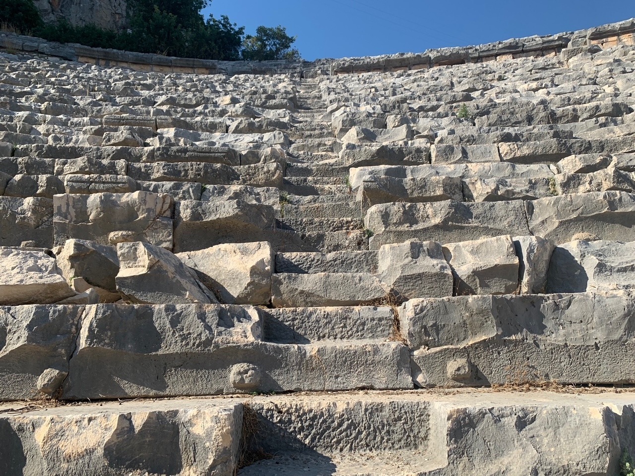 автор  Каменный театр.