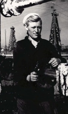 Передовик производства, оператор 1 промысла треста Ишимбайбурнефть М. Спиридонова