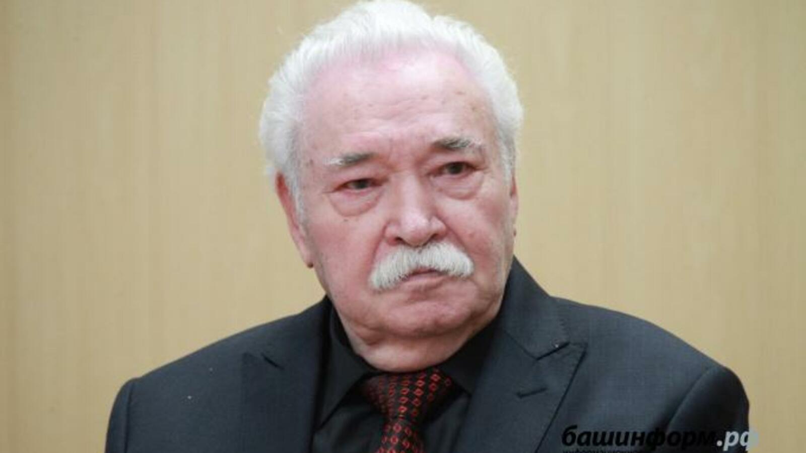 Олег Яровиков