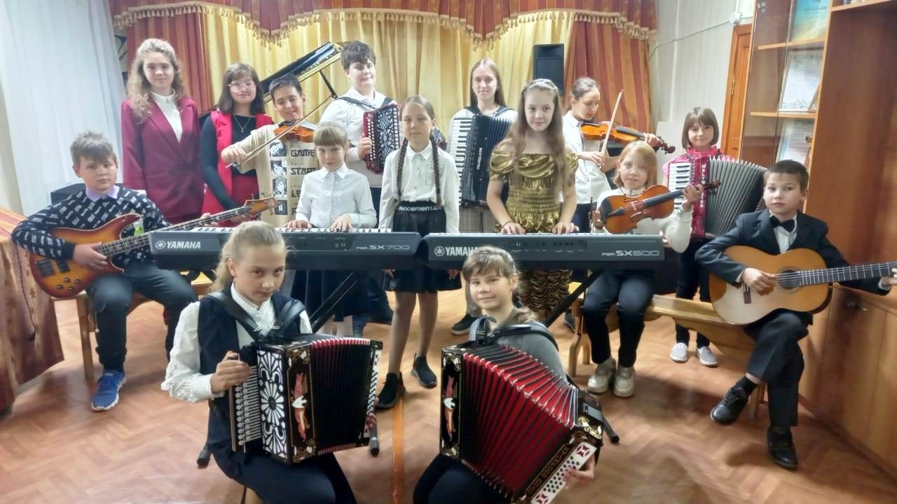 Детская школа искусств села Тирлянский получила новые музыкальные инструменты, а также оборудование и учебные материалы