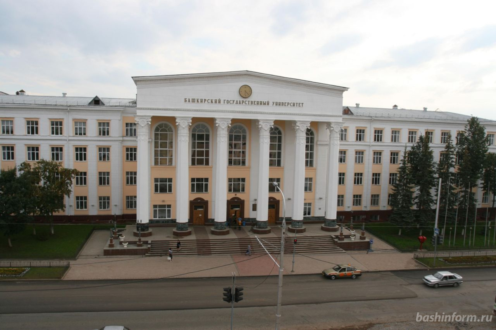 Олег Яровиков
