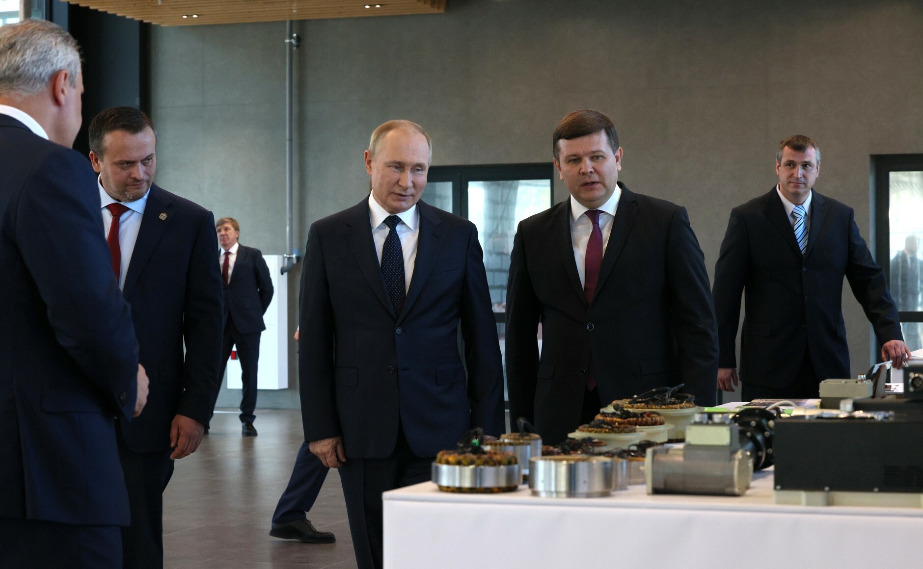Владимир Путин посетил Новгородскую техническую школу в Великом Новгороде