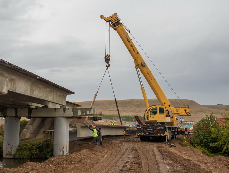 В Туймазах продолжается строительство моста через реку Усень