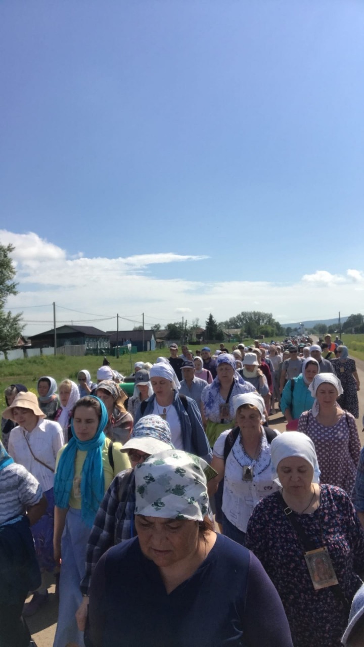 Верующие ишимбайцы отправились в Крестный ход, посвященный Табынской иконе Божьей Матери