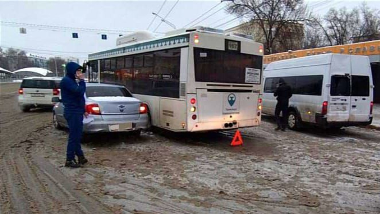В Уфе произошло массовое ДТП с участием пассажирских автобусов, есть пострадавшая