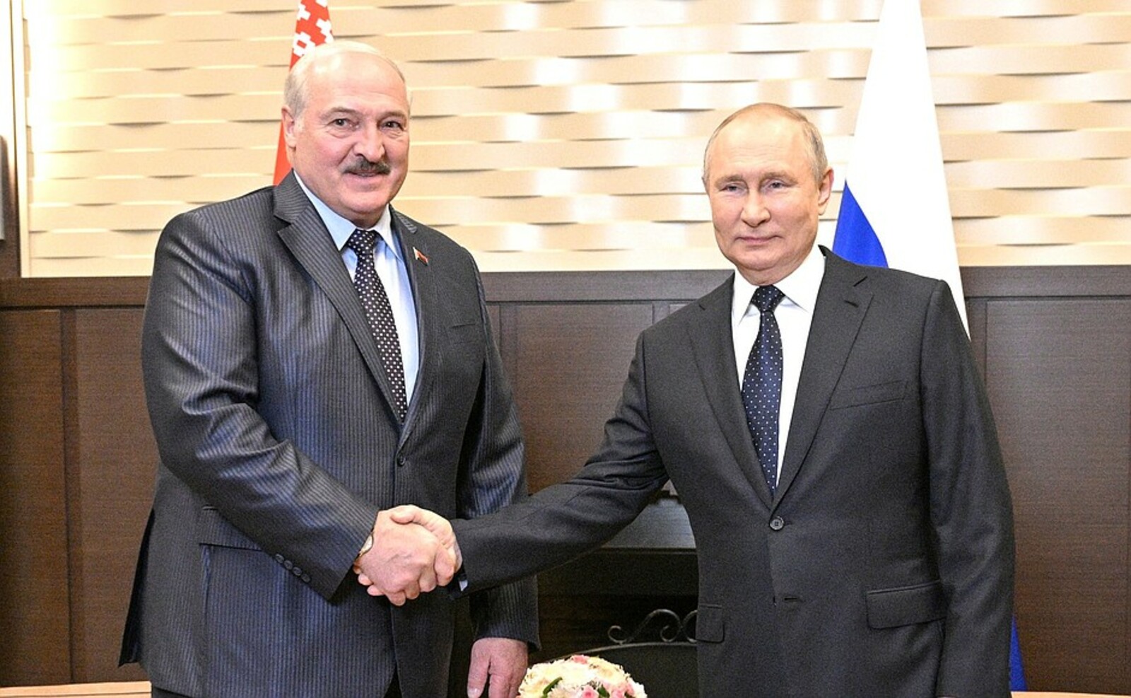 В сочинской резиденции Бочаров Ручей состоялась встреча Владимира Путина и Президента Республики Беларусь Александра Лукашенко.