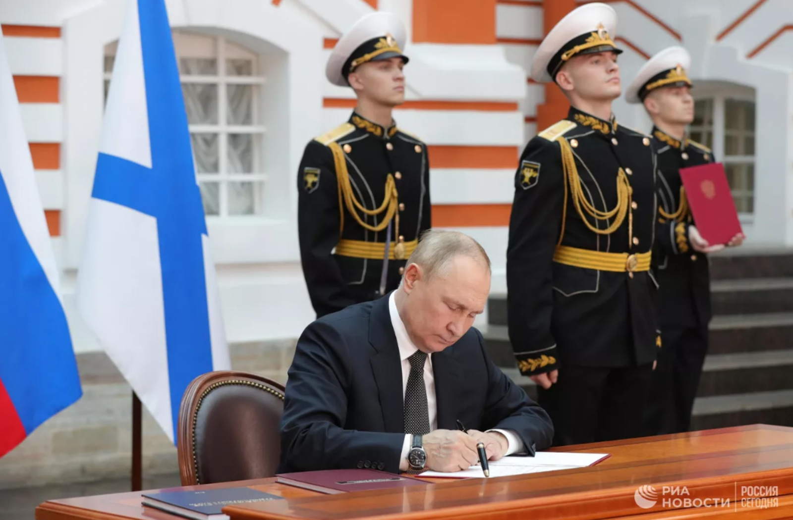 Президент Путин подписал указы об утверждении Морской доктрины и Корабельного устава ВМФ