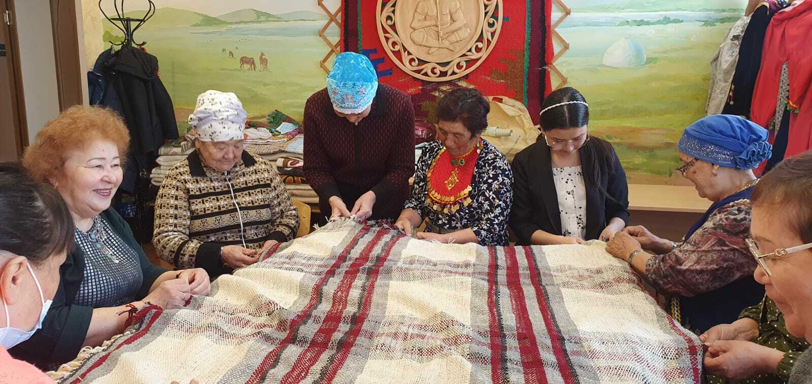 Мастерица из Уфимского района приняла участие во II Межрегиональном форуме по ткачеству