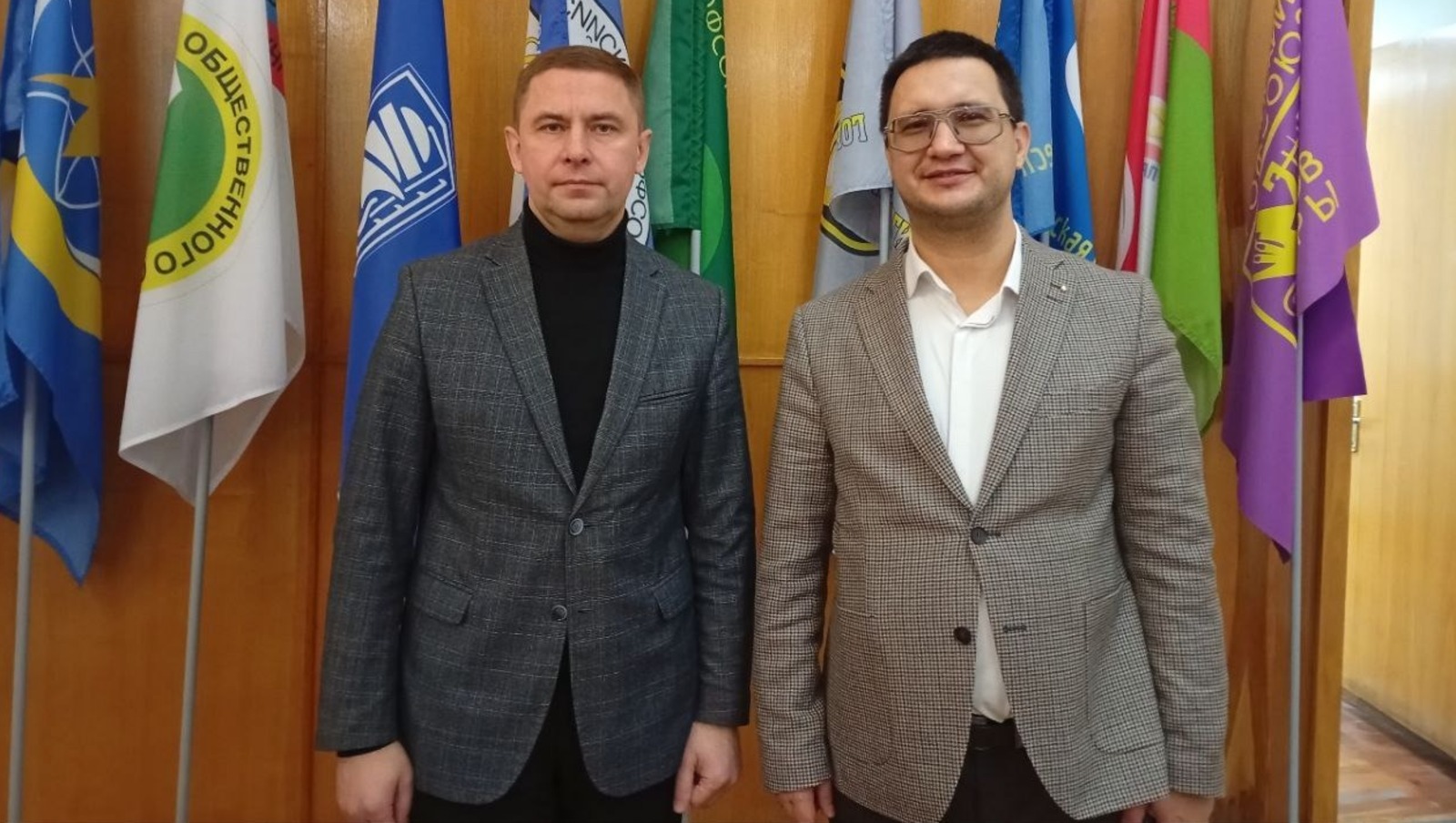 Марина Тупиневич предоставлено «Уфажилпромстрой» Первый заместитель министра жилищно-коммунального хозяйства Республики Башкортостан Юрий Палтусов и директор «Уфажилпромстрой» Расим Хуснутдинов