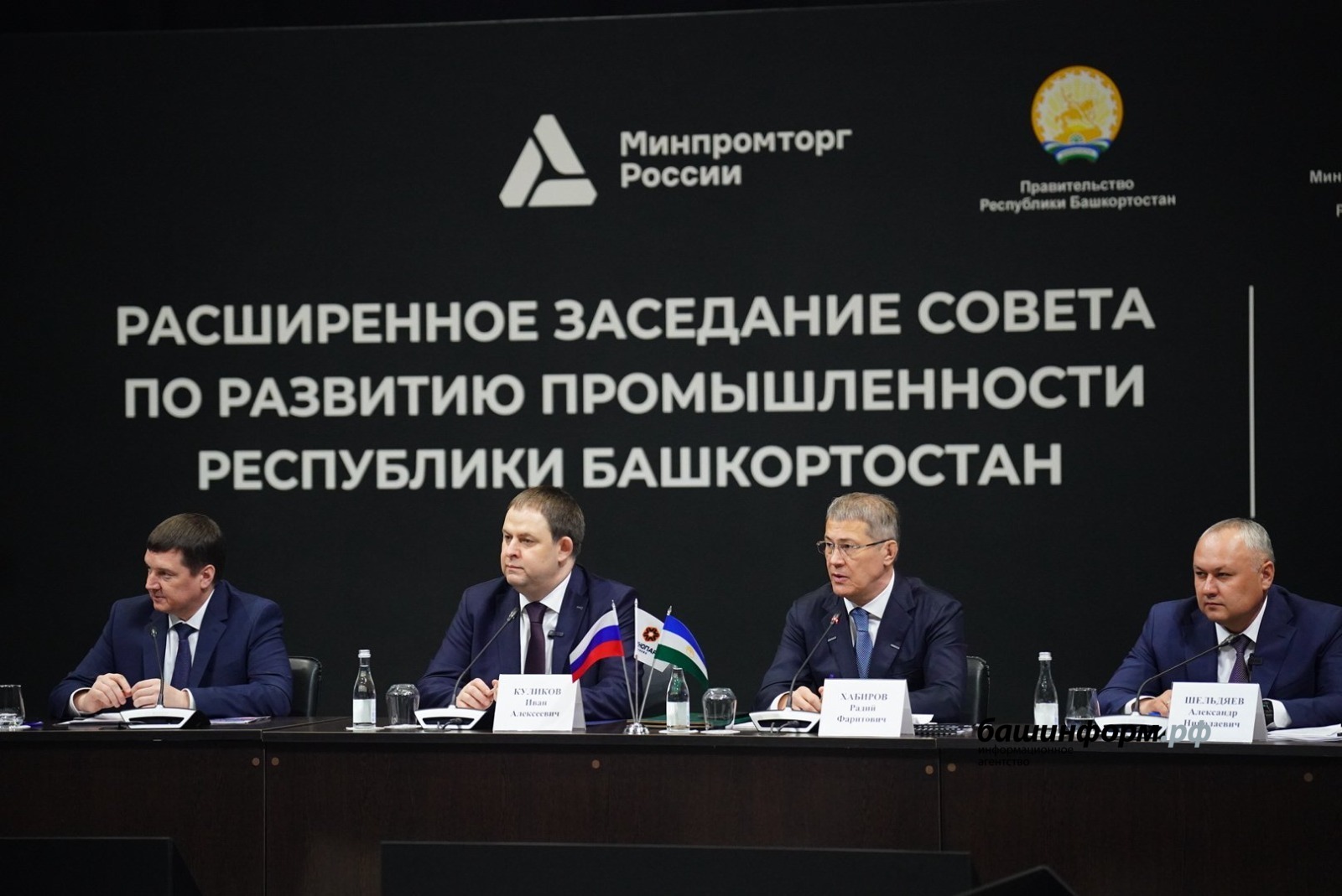 Олег  Яровиков