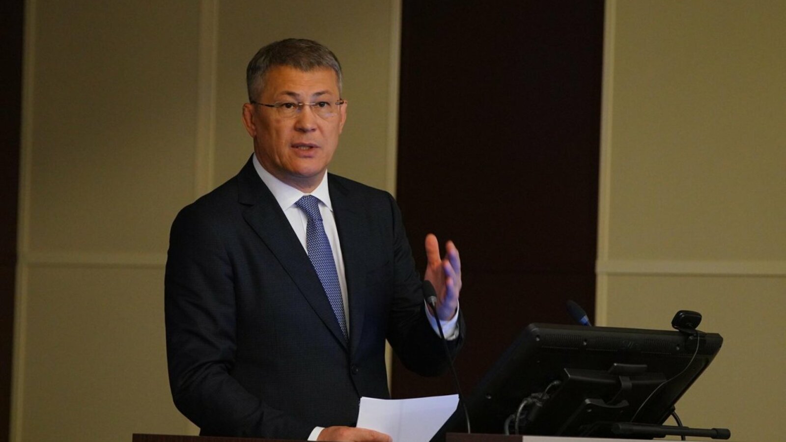 Олег Яровиков