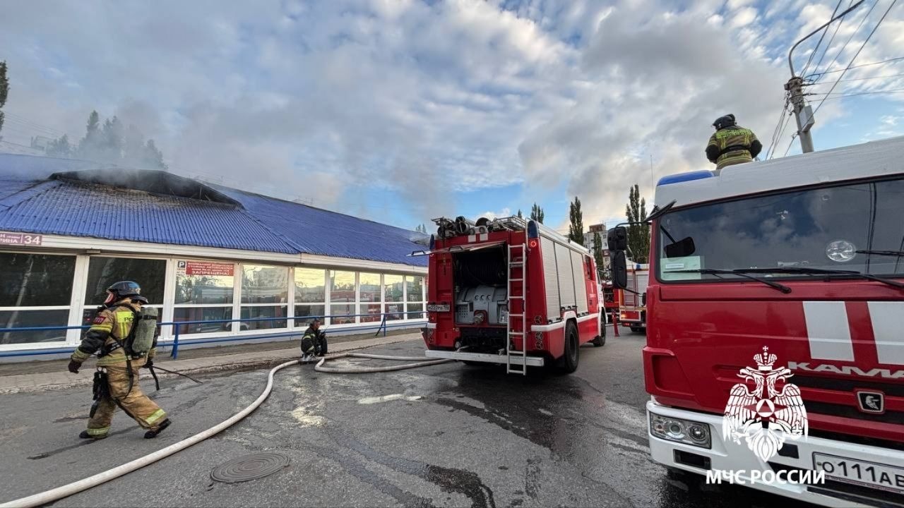 В Уфе ликвидировали открытое горение кровли ТСК «Корсо»