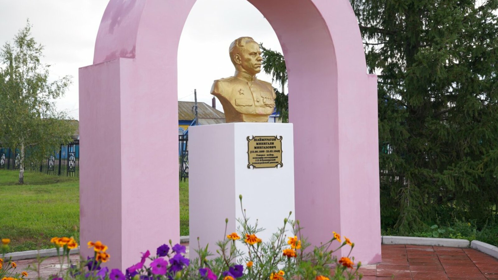 Олег Яровиков