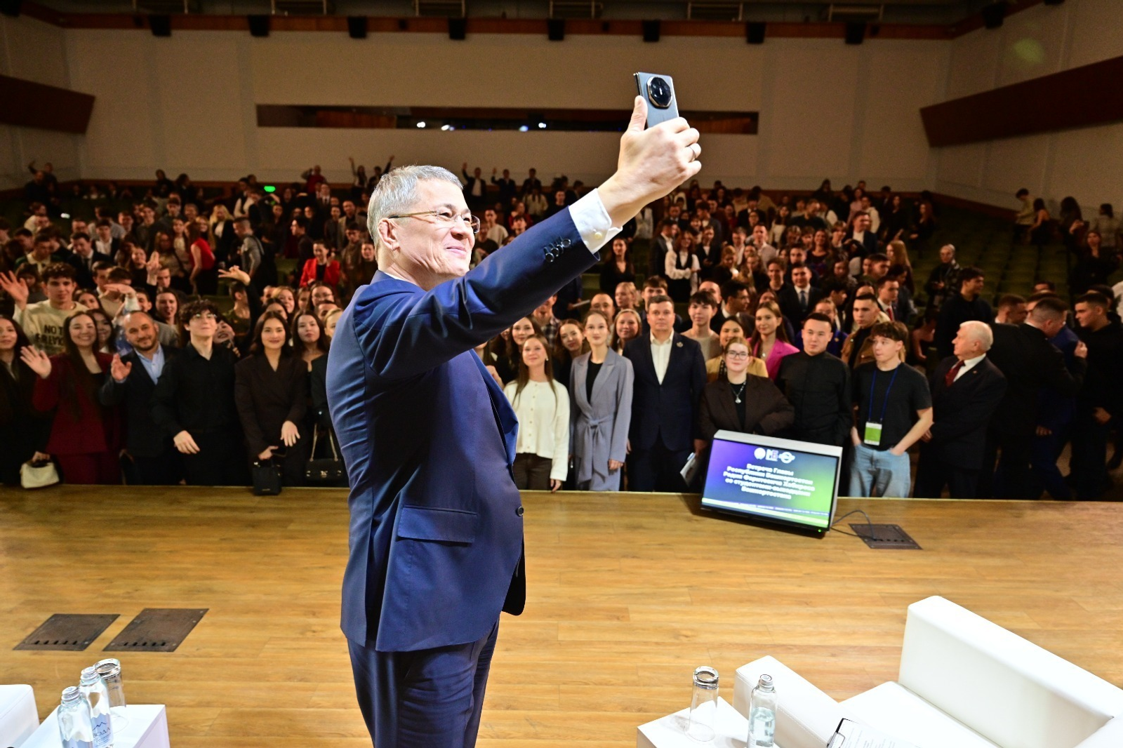 Азат Мөхәмәтйәнов / Башҡортостан Республикаһы Башлығы