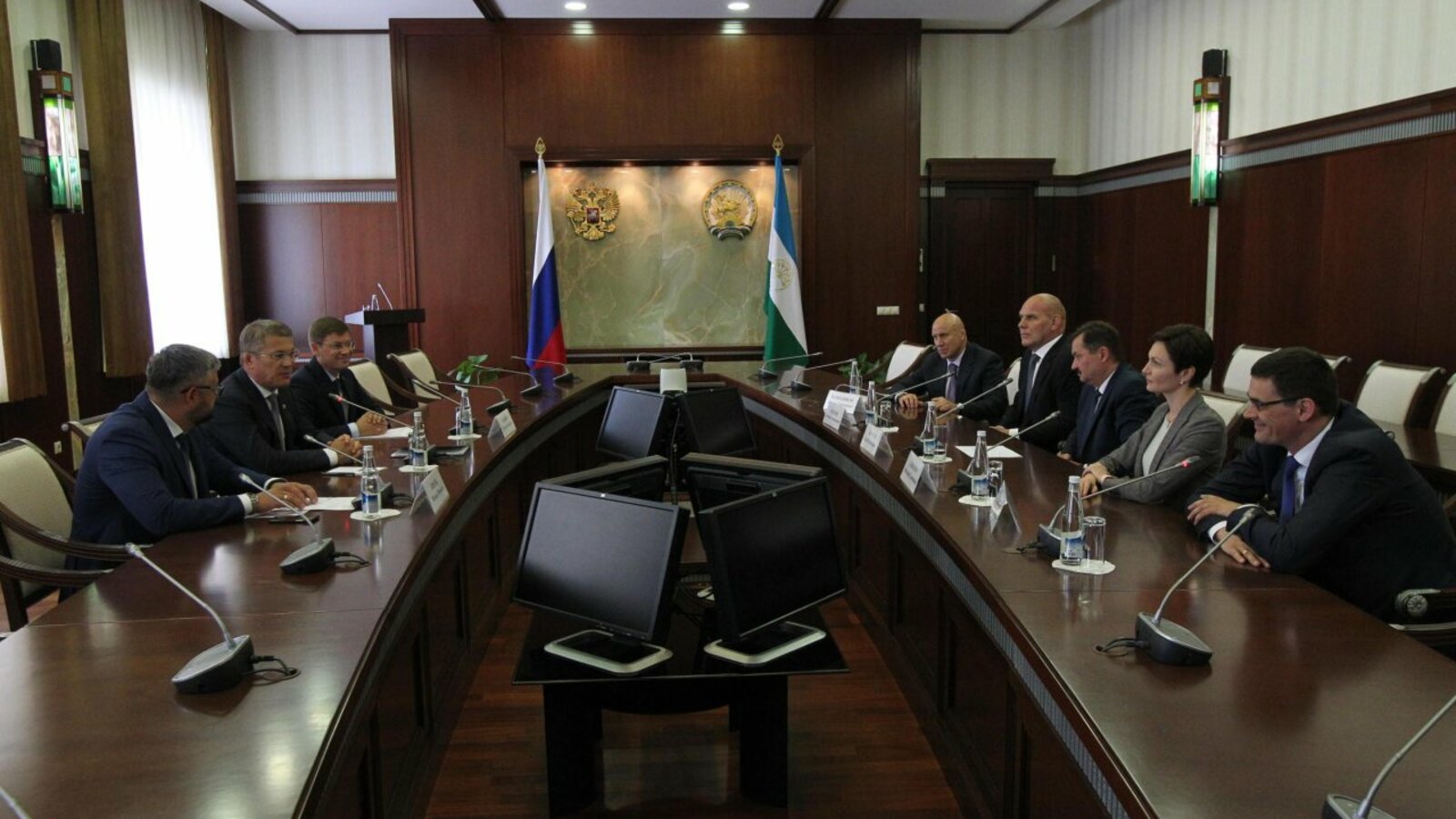 Олег Яровиков