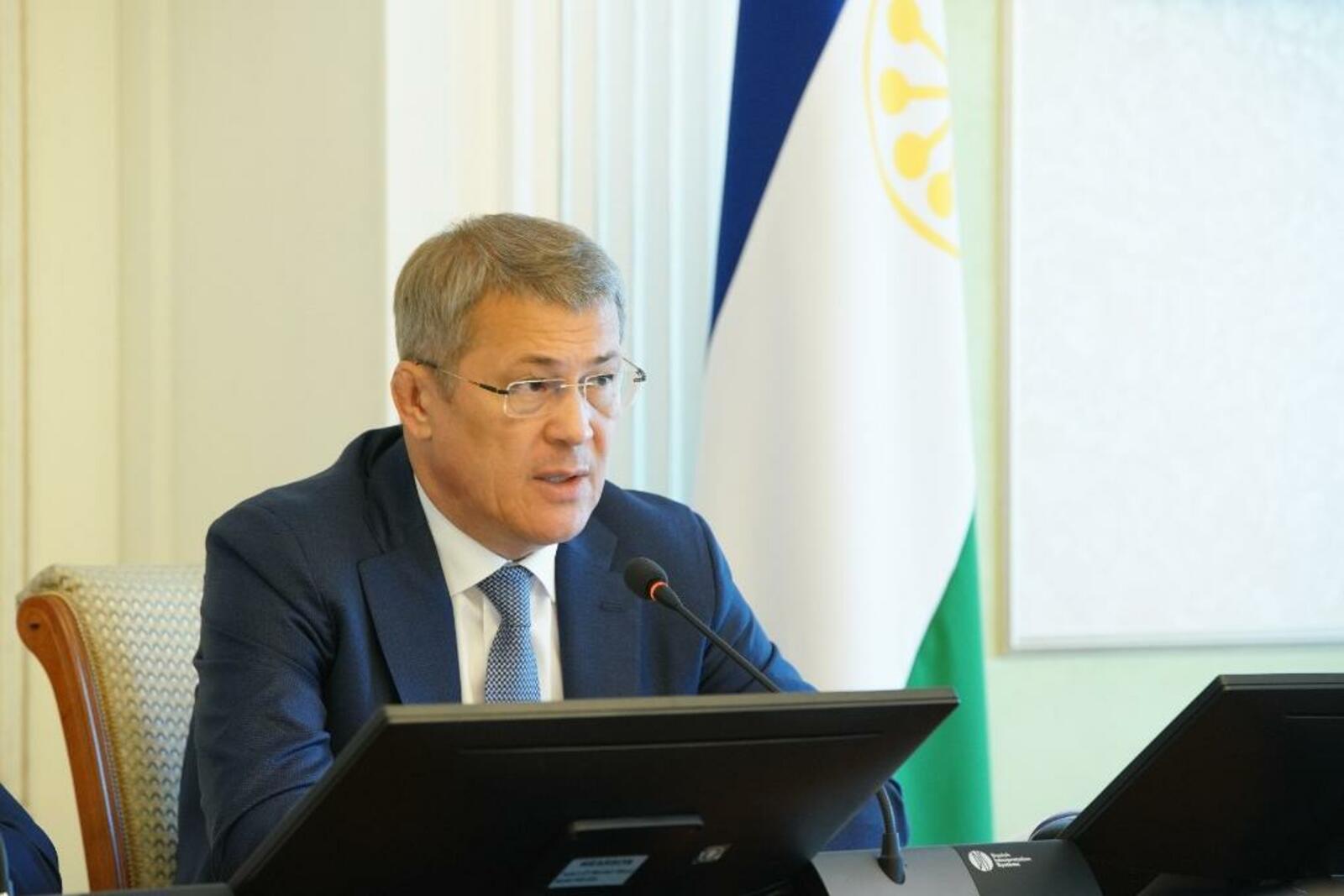 Олег Яровиков