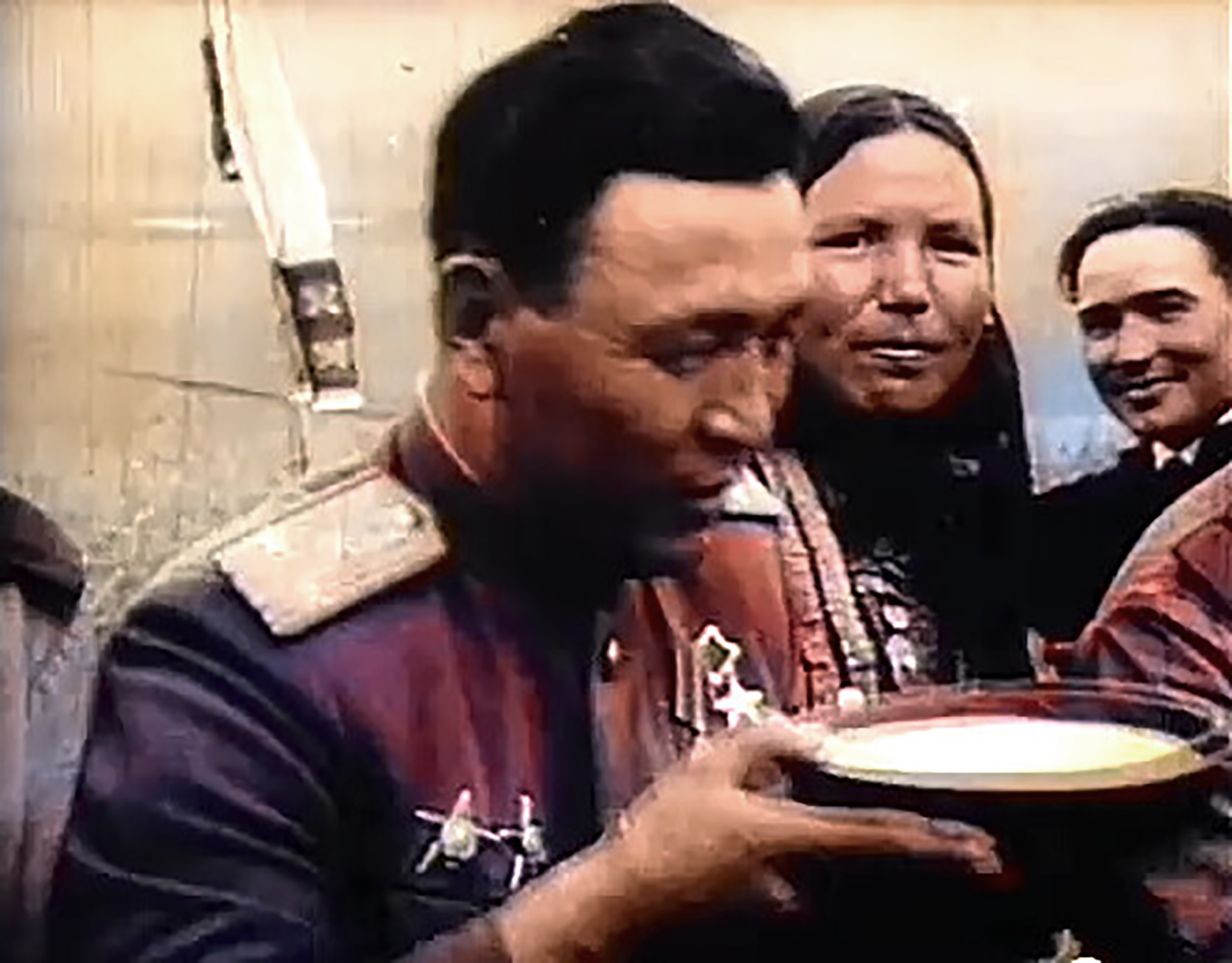 Генерал Тагир Кусимов и Фагиля Шайхисламова  (кадр из фильма)