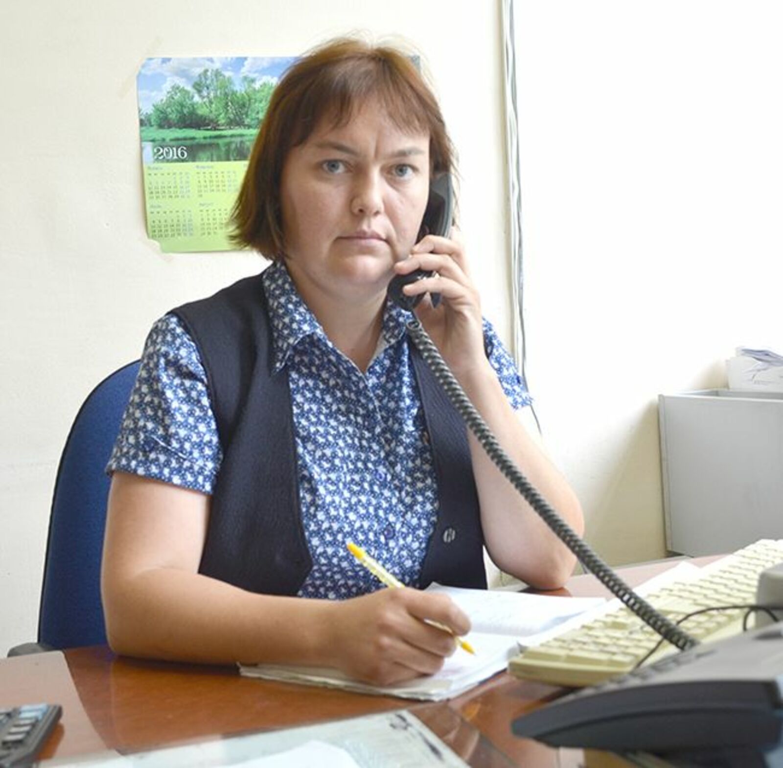 И с утра Надежда Александровна начинает обзванивать почтовые отделения района.