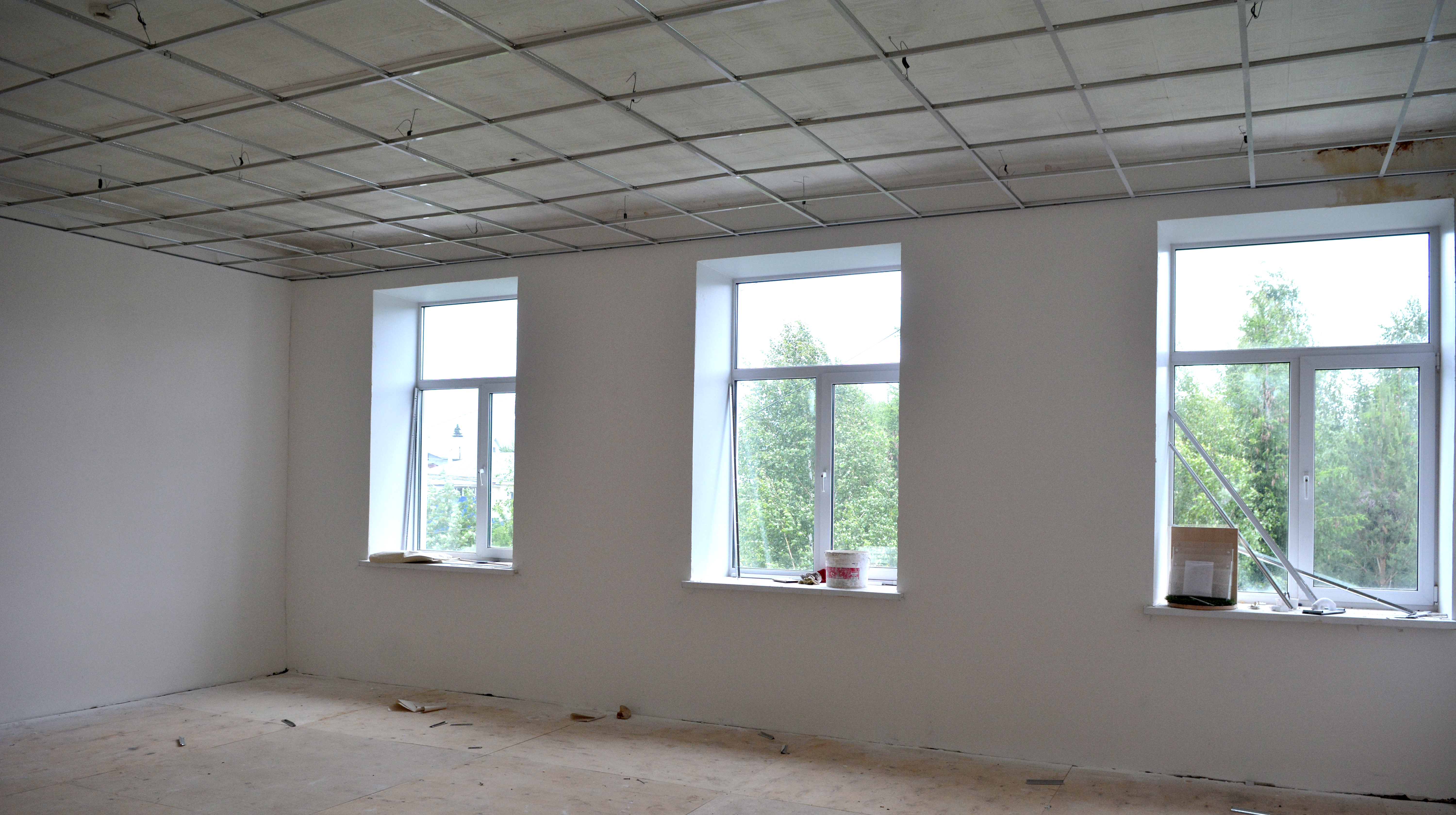 В школе № 13 города Белорецка два месяца назад начался капитальный ремонт здания