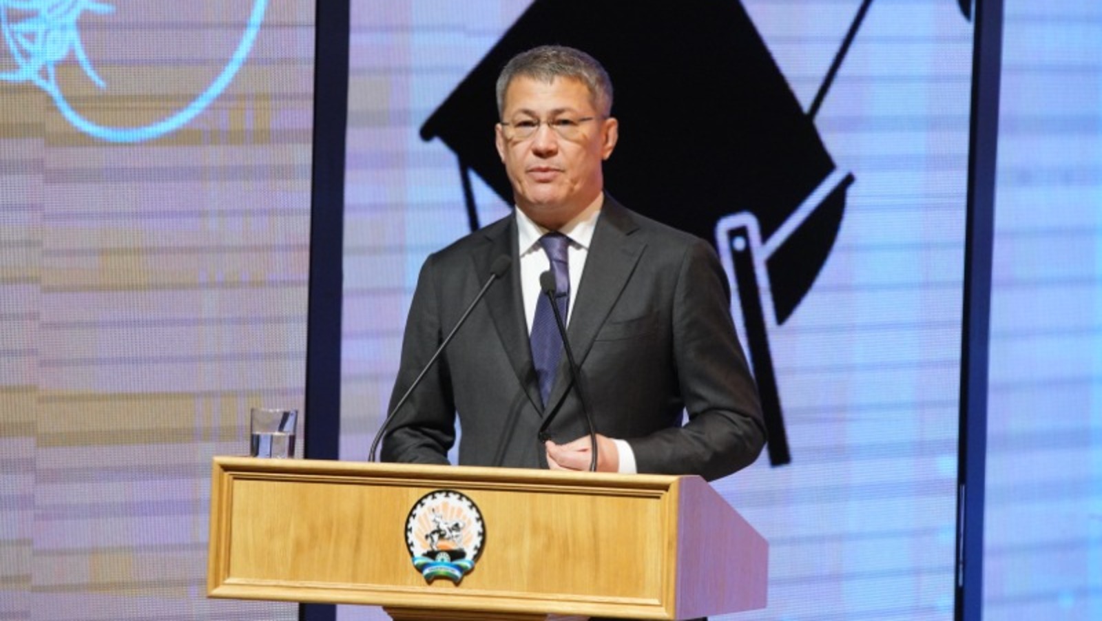 Олег Яровиков