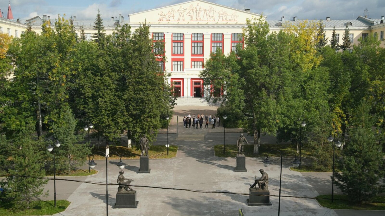 Олег Яровиков