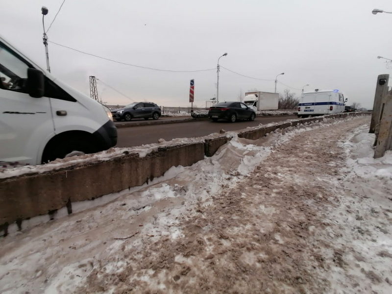 Полиция Уфы разыскивает свидетелей падения мужчины с Шумавцовского моста