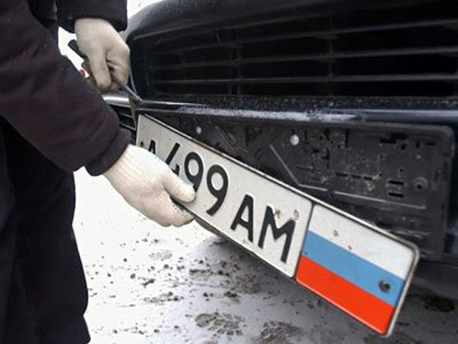 Почему машина без номеров. Автомобильные номера. Государственный номерной знак. Флаги на автомобильных номерах. Российские номера машин.